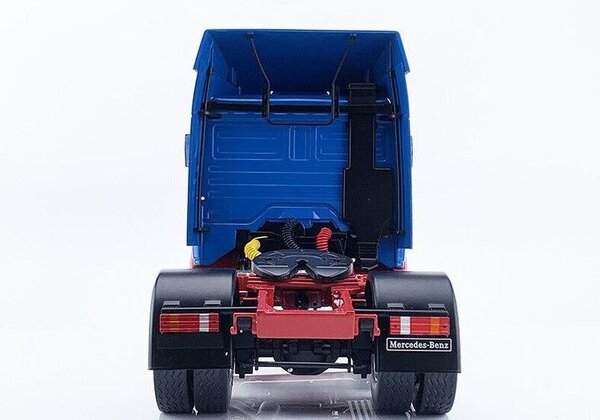 Mercedes-Benz Mercedes-Benz 1853 SK II - 1:18 - Modelcar Group