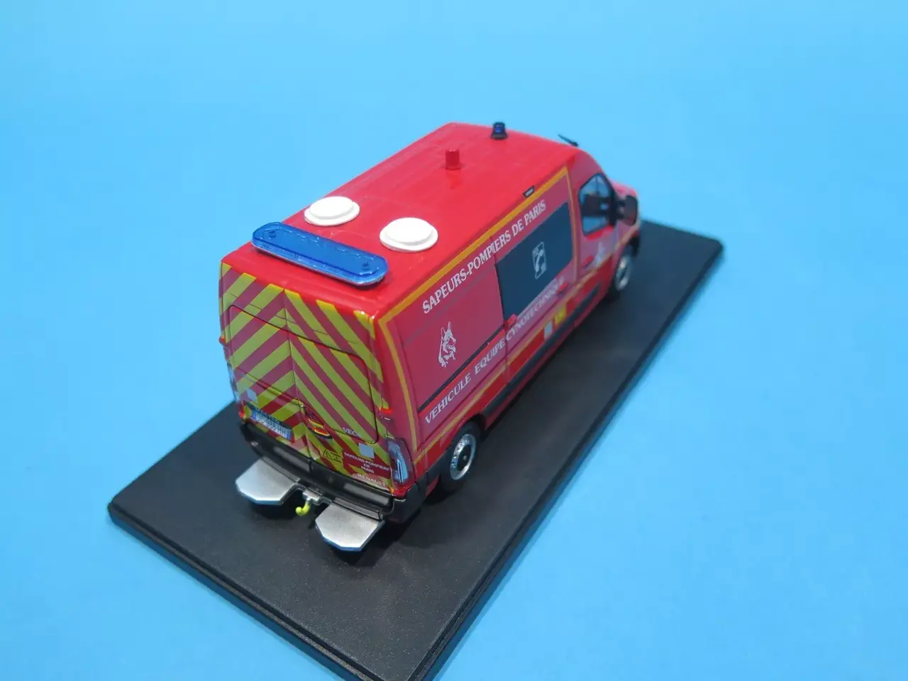 Renault Renault Master Van VEC Cynotechnic Equipment Fire Department Paris 2019 - 1:43 - Eligor Renault Renault Master Van VEC Cynotechnic Equipment Fire Department Paris 2019 - 1:43 - Eligor