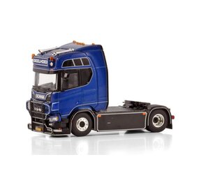Scania Scania R Highline CR20H 6x2 Tag Axle + Tridec Reefer Trailer 3 Axle "Janssens Transport & Zn's"  - 1:50 - WSI Models Scania Scania R Highline CR20H 6x2 Tag Axle + Tridec Reefer Trailer 3 Axle "Janssens Transport & Zn's"  - 1:50 - WSI Models