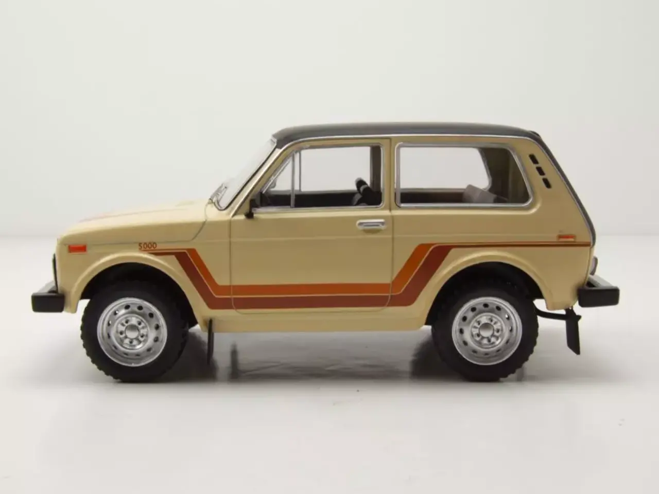 Lada Lada Niva 5000 1980 - 1:24 - Whitebox