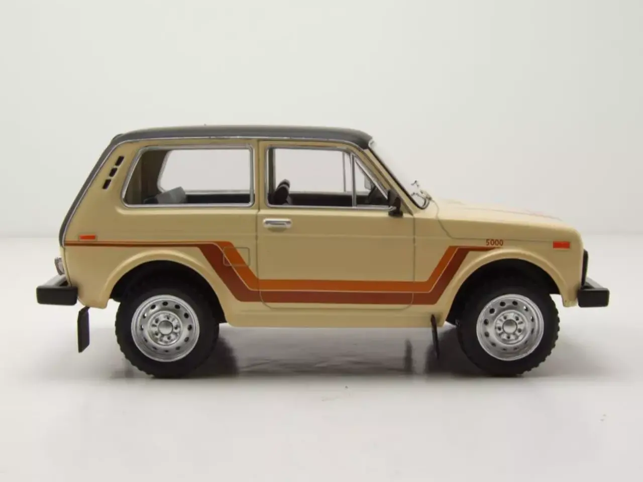 Lada Lada Niva 5000 1980 - 1:24 - Whitebox