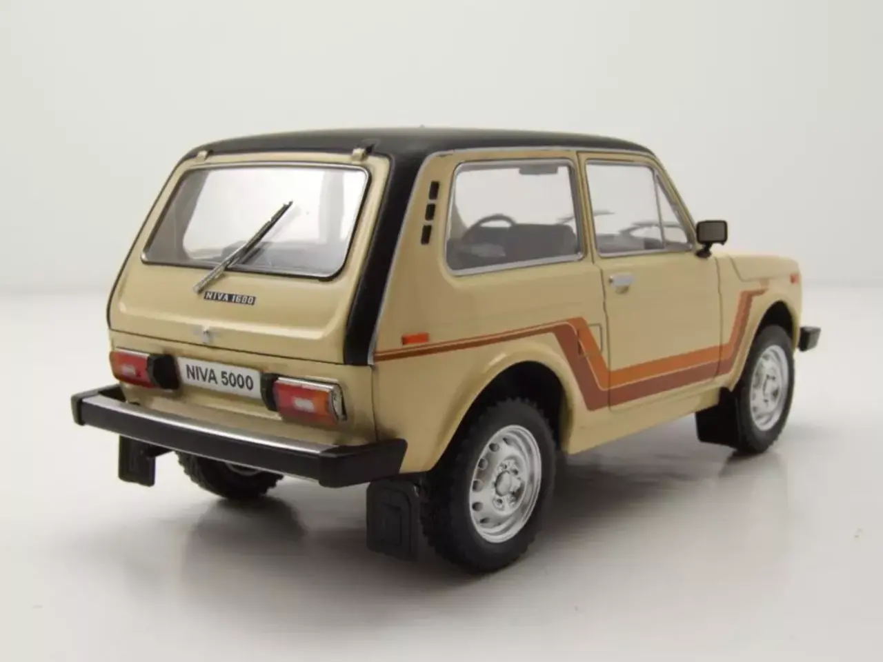 Lada Lada Niva 5000 1980 - 1:24 - Whitebox