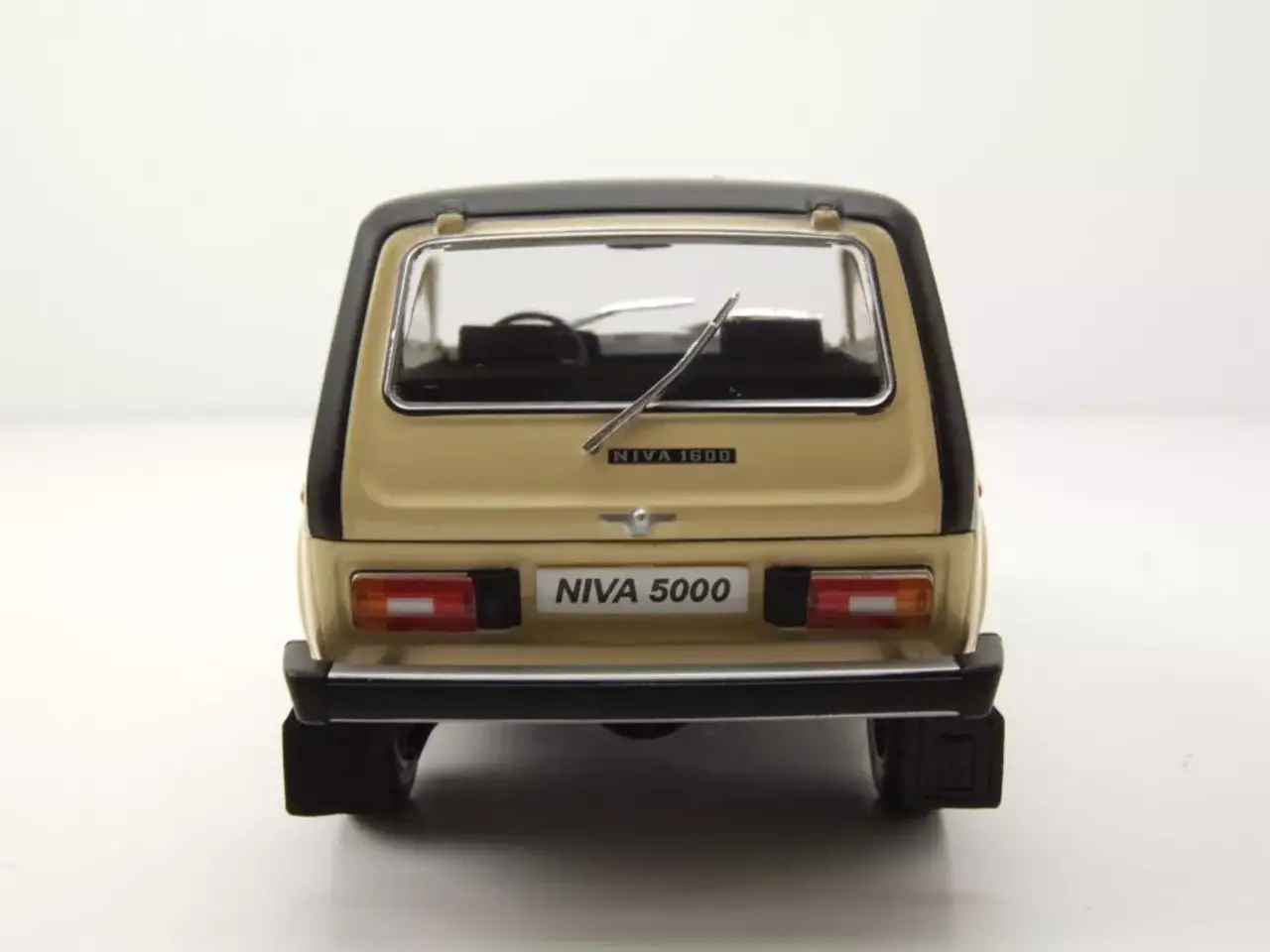 Lada Lada Niva 5000 1980 - 1:24 - Whitebox