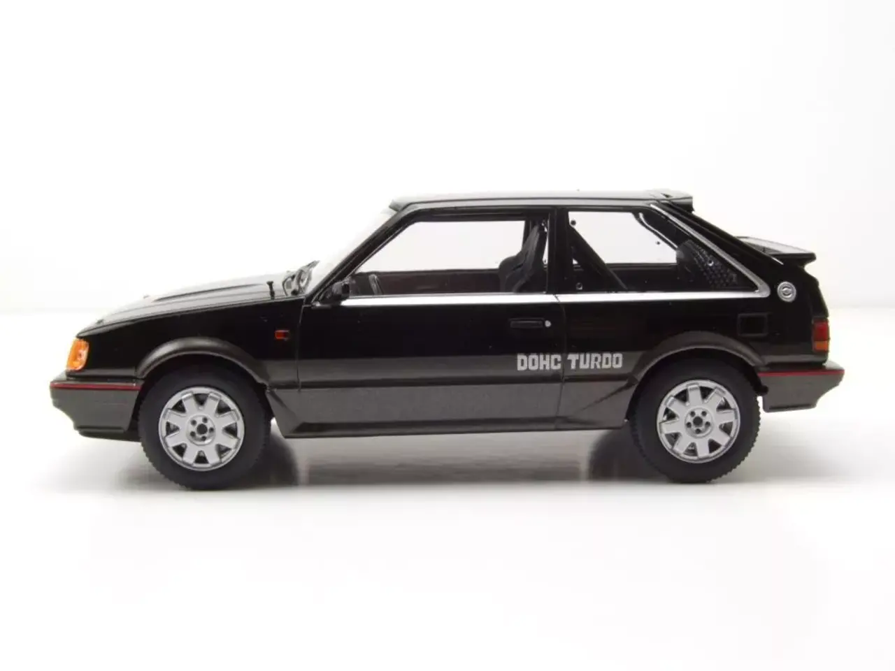 Mazda Mazda 323 4WD Turbo 1989  - 1:24 - Whitebox Mazda Mazda 323 4WD Turbo 1989  - 1:24 - Whitebox