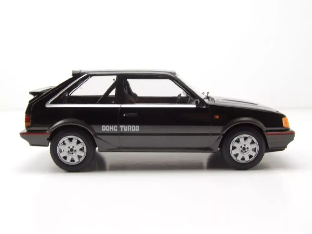 Mazda Mazda 323 4WD Turbo 1989  - 1:24 - Whitebox Mazda Mazda 323 4WD Turbo 1989  - 1:24 - Whitebox