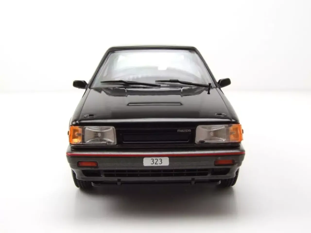 Mazda Mazda 323 4WD Turbo 1989  - 1:24 - Whitebox Mazda Mazda 323 4WD Turbo 1989  - 1:24 - Whitebox