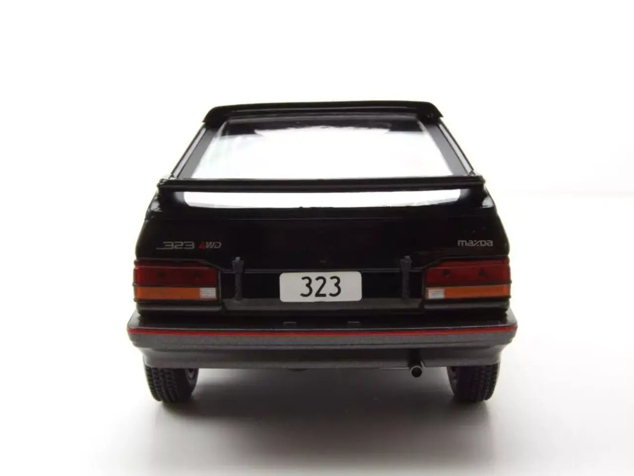 Mazda Mazda 323 4WD Turbo 1989  - 1:24 - Whitebox Mazda Mazda 323 4WD Turbo 1989  - 1:24 - Whitebox