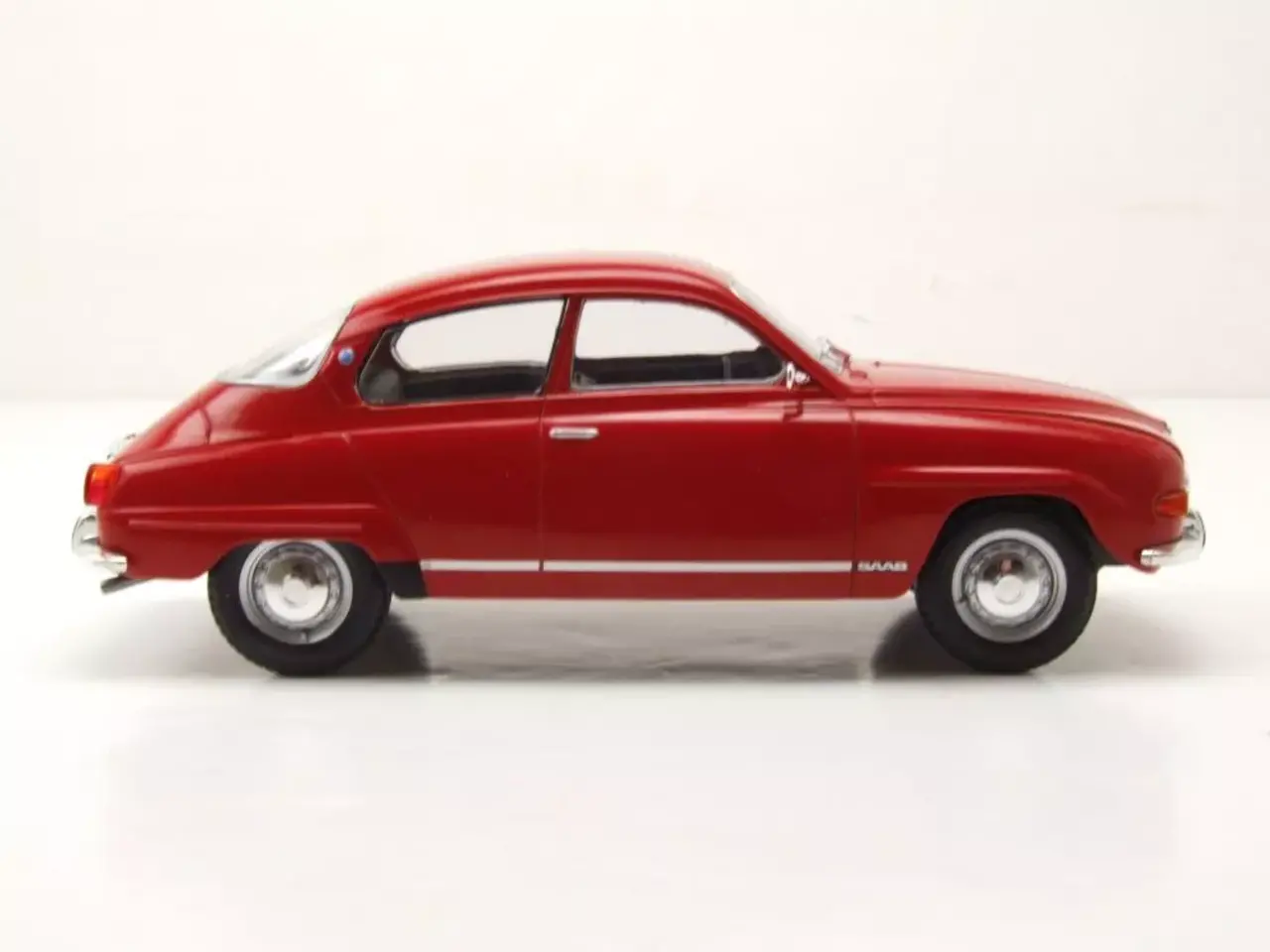 Saab Saab 96 V4 1970 - 1:24 - Whitebox Saab Saab 96 V4 1970 - 1:24 - Whitebox