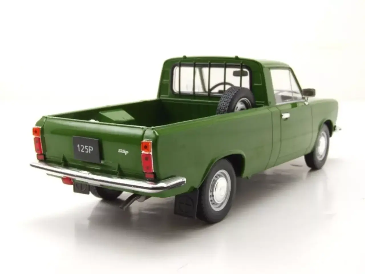 Fiat Fiat 125P Pick-Up 1972 - 1:24 - Whitebox Fiat Fiat 125P Pick-Up 1972 - 1:24 - Whitebox