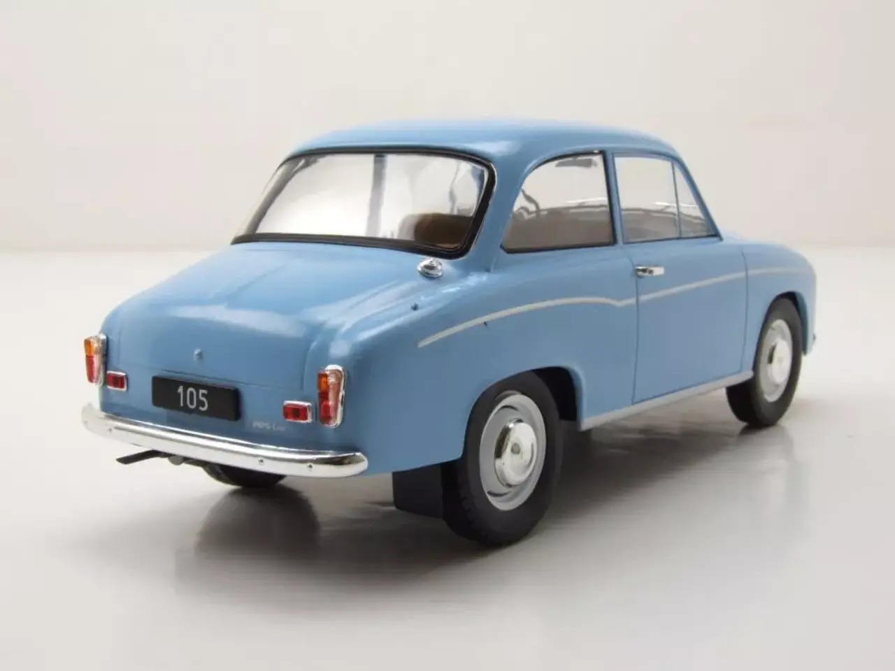 Moskvitch Syrena 105 1975 - 1:24 - Whitebox Moskvitch Syrena 105 1975 - 1:24 - Whitebox
