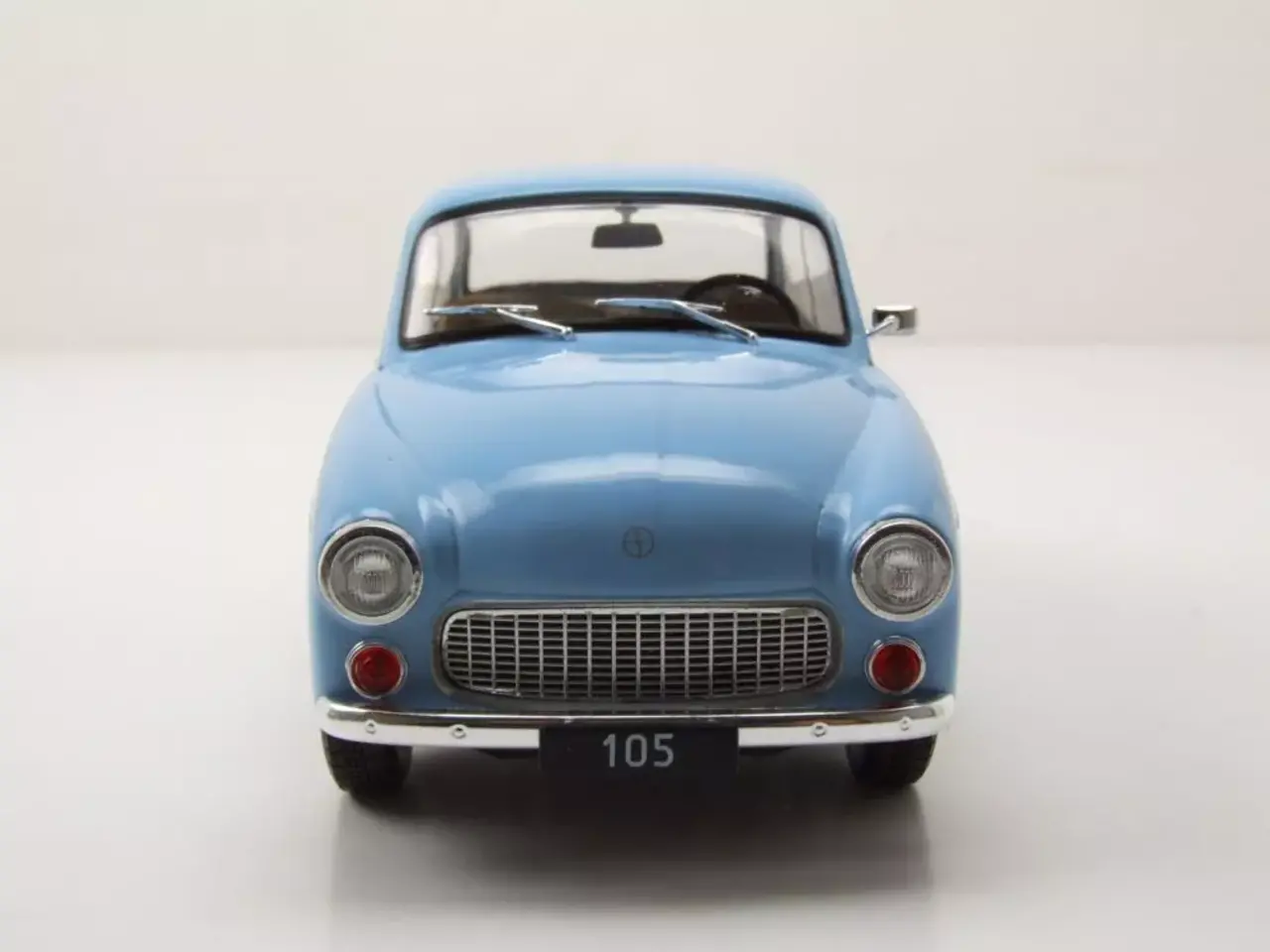 Moskvitch Syrena 105 1975 - 1:24 - Whitebox Moskvitch Syrena 105 1975 - 1:24 - Whitebox