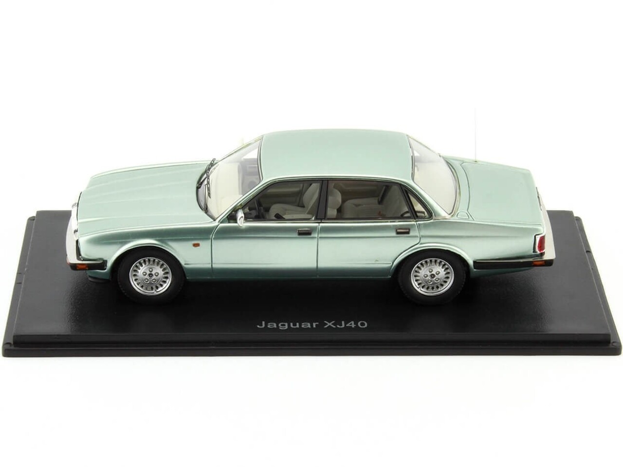 Jaguar Jaguar XJ40 Sovereign - 1:43 - Neo Scale Models Jaguar Jaguar XJ40 Sovereign - 1:43 - Neo Scale Models