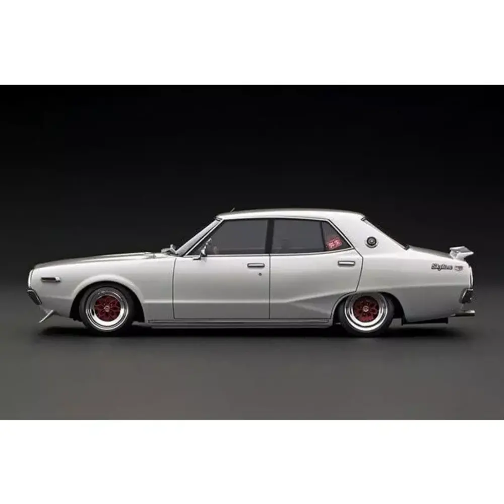 Nissan Nissan Skyline 2000 GT-X (GC110) + L28 Engine - 1:18 - Ignition Model Nissan Nissan Skyline 2000 GT-X (GC110) + L28 Engine - 1:18 - Ignition Model