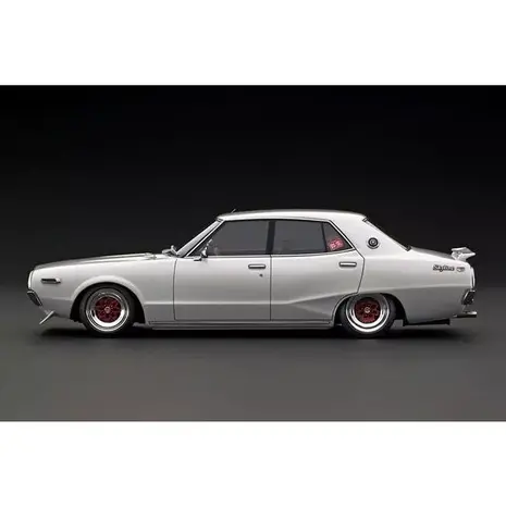 Nissan Nissan Skyline 2000 GT-X (GC110) + L28 Engine - 1:18 - Ignition Model Nissan Nissan Skyline 2000 GT-X (GC110) + L28 Engine - 1:18 - Ignition Model