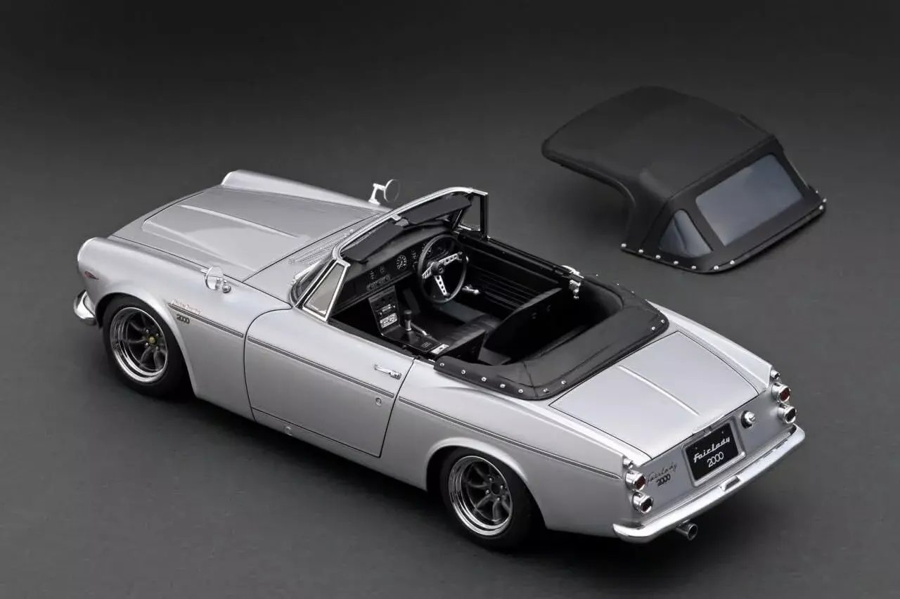 Nissan Datsun Fairlady 2000 (SR311) - 1:18 - Ignition Model