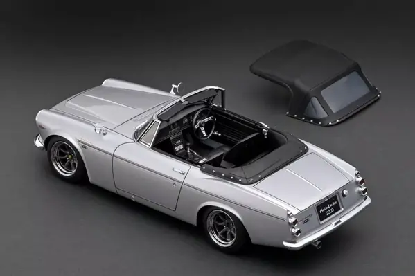 Nissan Datsun Fairlady 2000 (SR311) - 1:18 - Ignition Model