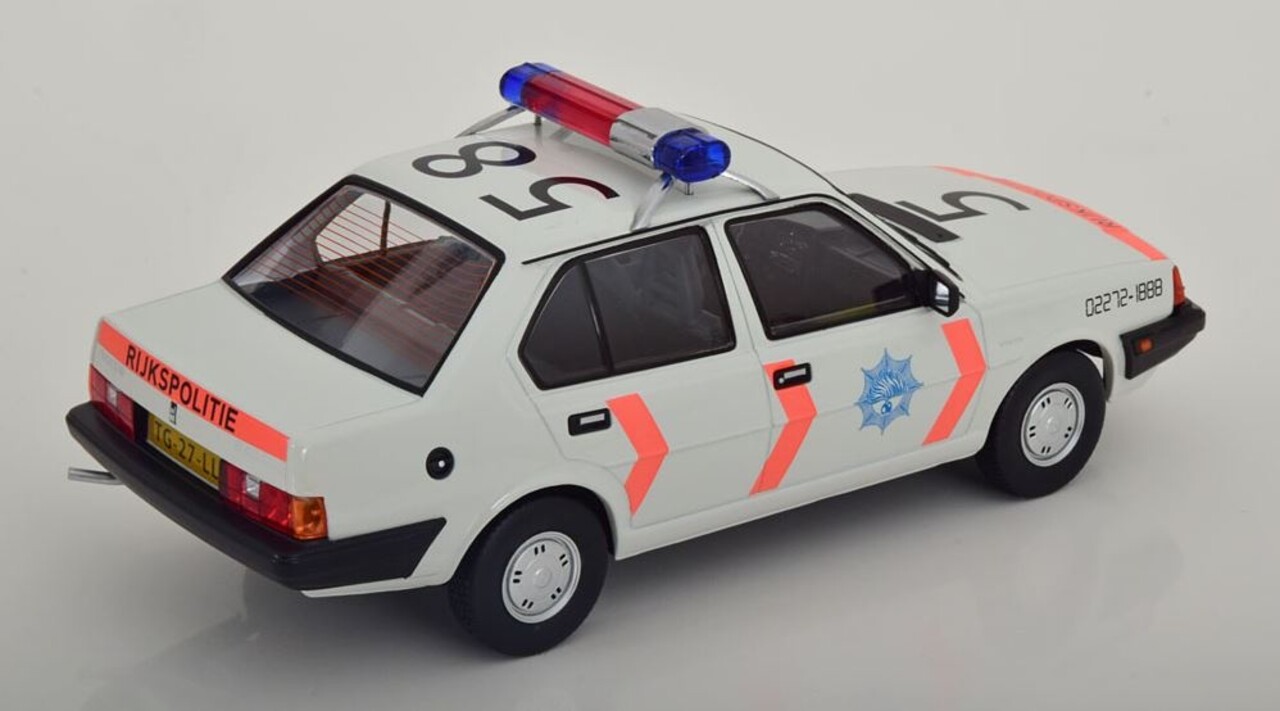 Volvo Volvo 340 Dutch Police 1987 - 1:18 - Triple 9 Collection Volvo Volvo 340 Dutch Police 1987 - 1:18 - Triple 9 Collection