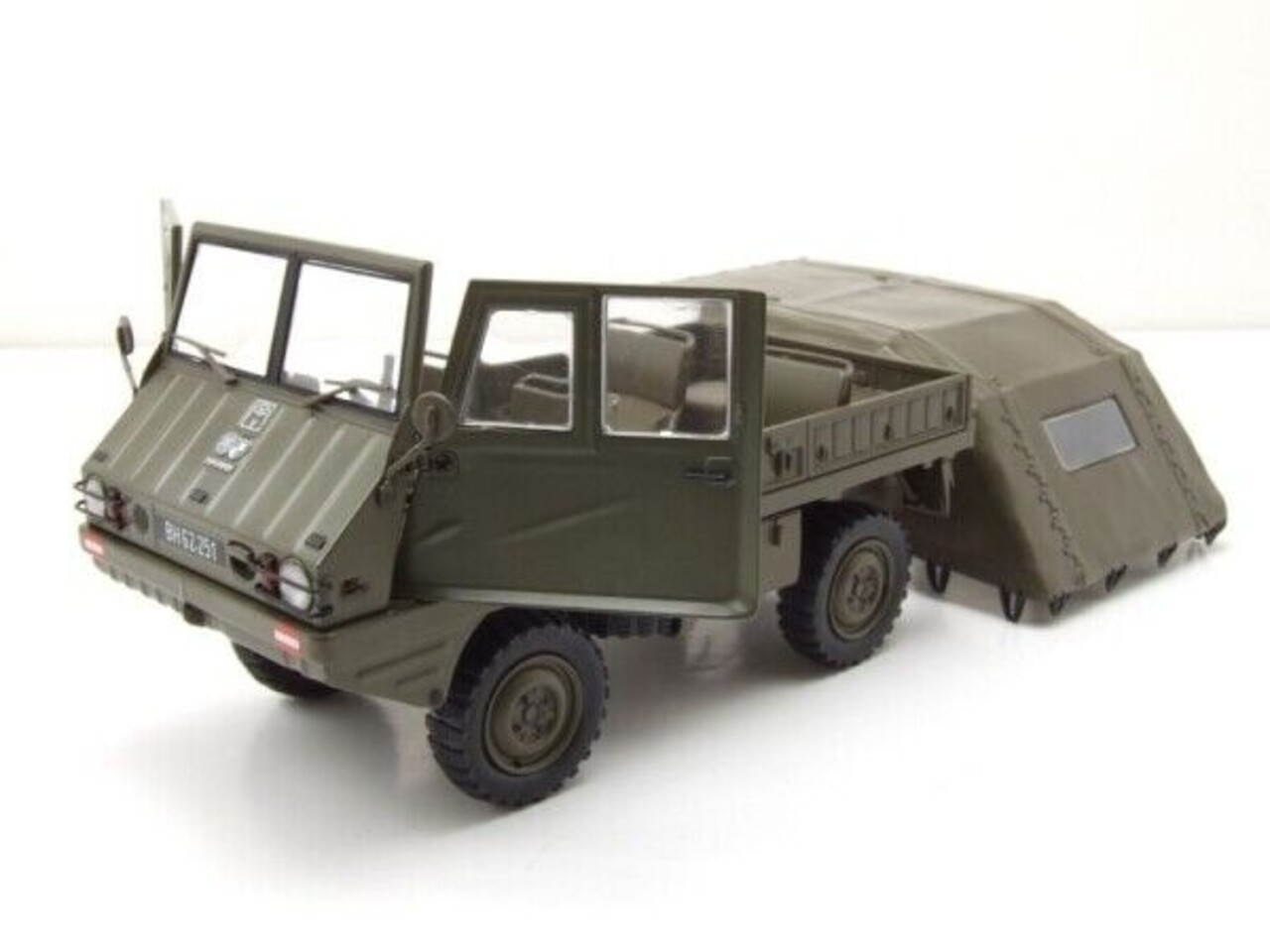 Amazon.co.jp: シュコー 1/18 Schuco trident Steyr-Puch