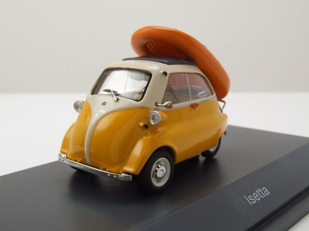 BMW BMW Isetta 1955 + Dinghy (Rubber Boat) - 1:43 - Schuco BMW BMW Isetta 1955 + Dinghy (Rubber Boat) - 1:43 - Schuco