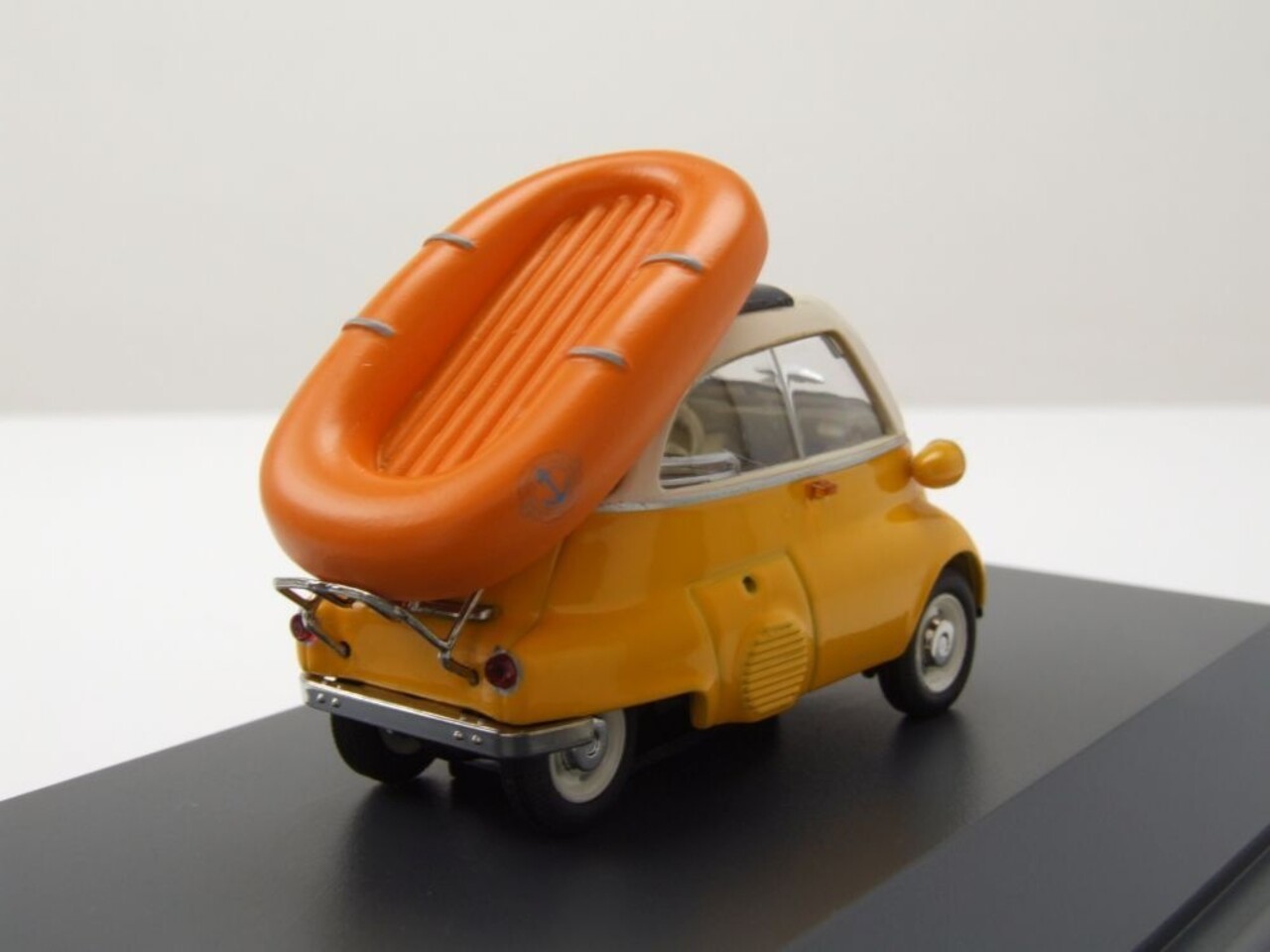 BMW BMW Isetta 1955 + Dinghy (Rubber Boat) - 1:43 - Schuco BMW BMW Isetta 1955 + Dinghy (Rubber Boat) - 1:43 - Schuco