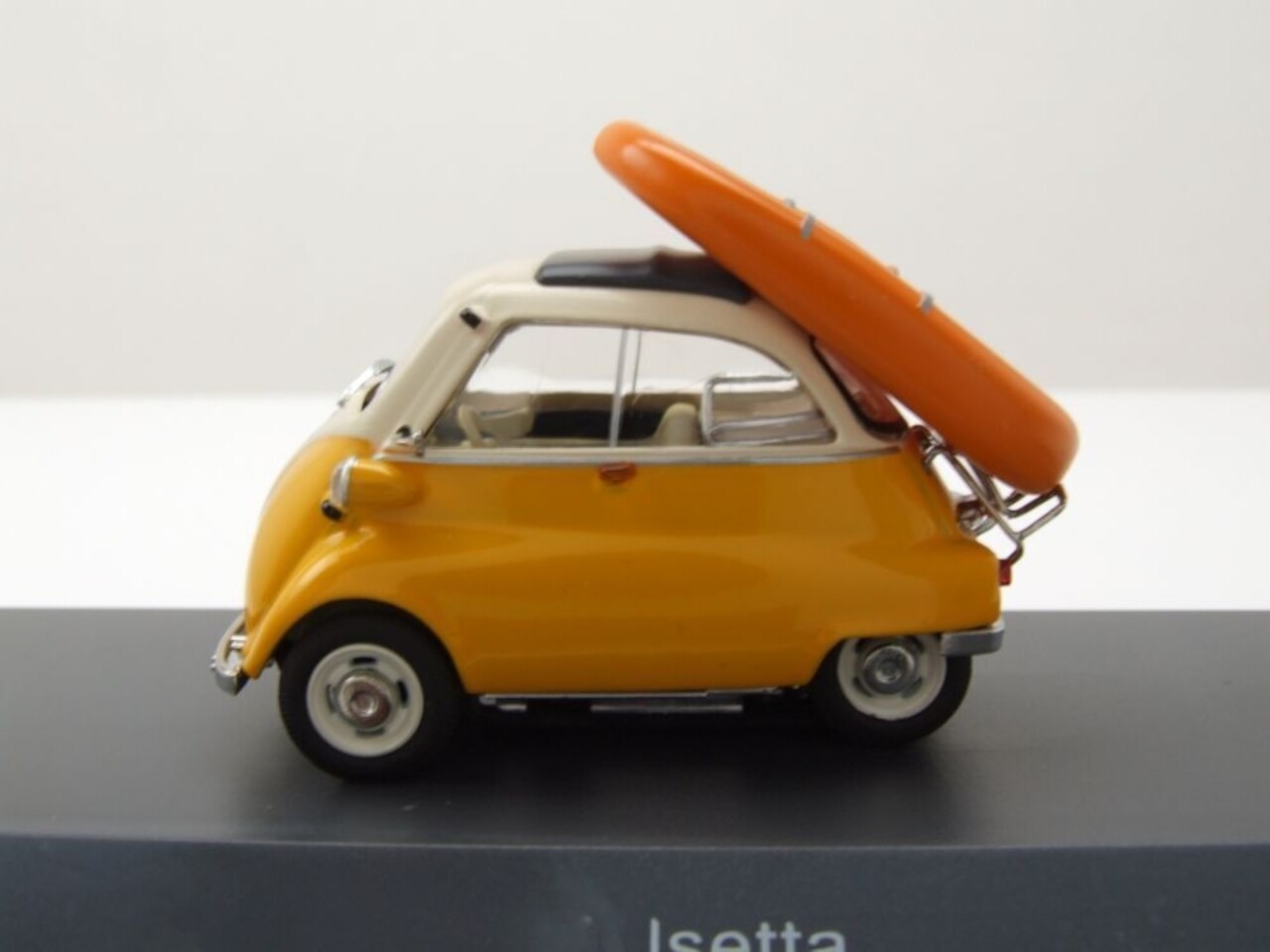 BMW BMW Isetta 1955 + Dinghy (Rubber Boat) - 1:43 - Schuco BMW BMW Isetta 1955 + Dinghy (Rubber Boat) - 1:43 - Schuco