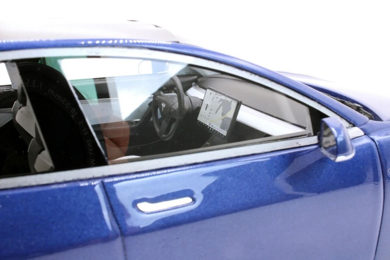 Tesla Tesla Model 3 - 1:18 - LS Collectibles Tesla Tesla Model 3 - 1:18 - LS Collectibles