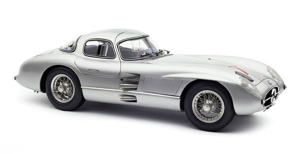 Mercedes-Benz Mercedes-Benz 300 SLR Uhlenhaut Coupé #T1 RAC Tourist Trophy 1955 - 1:18 - CMC Mercedes-Benz Mercedes-Benz 300 SLR Uhlenhaut Coupé #T1 RAC Tourist Trophy 1955 - 1:18 - CMC