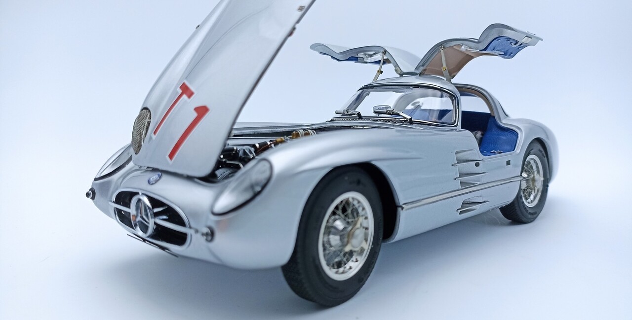 Mercedes-Benz Mercedes-Benz 300 SLR Uhlenhaut Coupé #T1 RAC Tourist Trophy 1955 - 1:18 - CMC Mercedes-Benz Mercedes-Benz 300 SLR Uhlenhaut Coupé #T1 RAC Tourist Trophy 1955 - 1:18 - CMC
