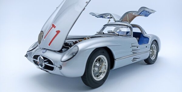 Mercedes-Benz Mercedes-Benz 300 SLR Uhlenhaut Coupé #T1 RAC Tourist Trophy 1955 - 1:18 - CMC Mercedes-Benz Mercedes-Benz 300 SLR Uhlenhaut Coupé #T1 RAC Tourist Trophy 1955 - 1:18 - CMC