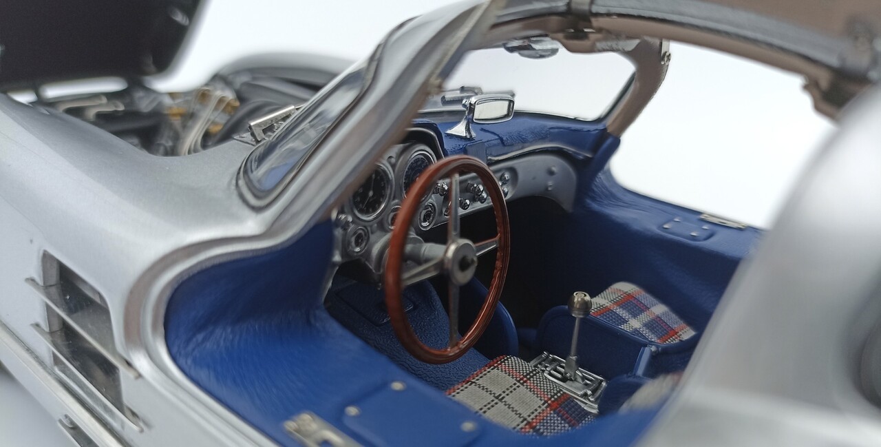Mercedes-Benz Mercedes-Benz 300 SLR Uhlenhaut Coupé #T1 RAC Tourist Trophy 1955 - 1:18 - CMC Mercedes-Benz Mercedes-Benz 300 SLR Uhlenhaut Coupé #T1 RAC Tourist Trophy 1955 - 1:18 - CMC