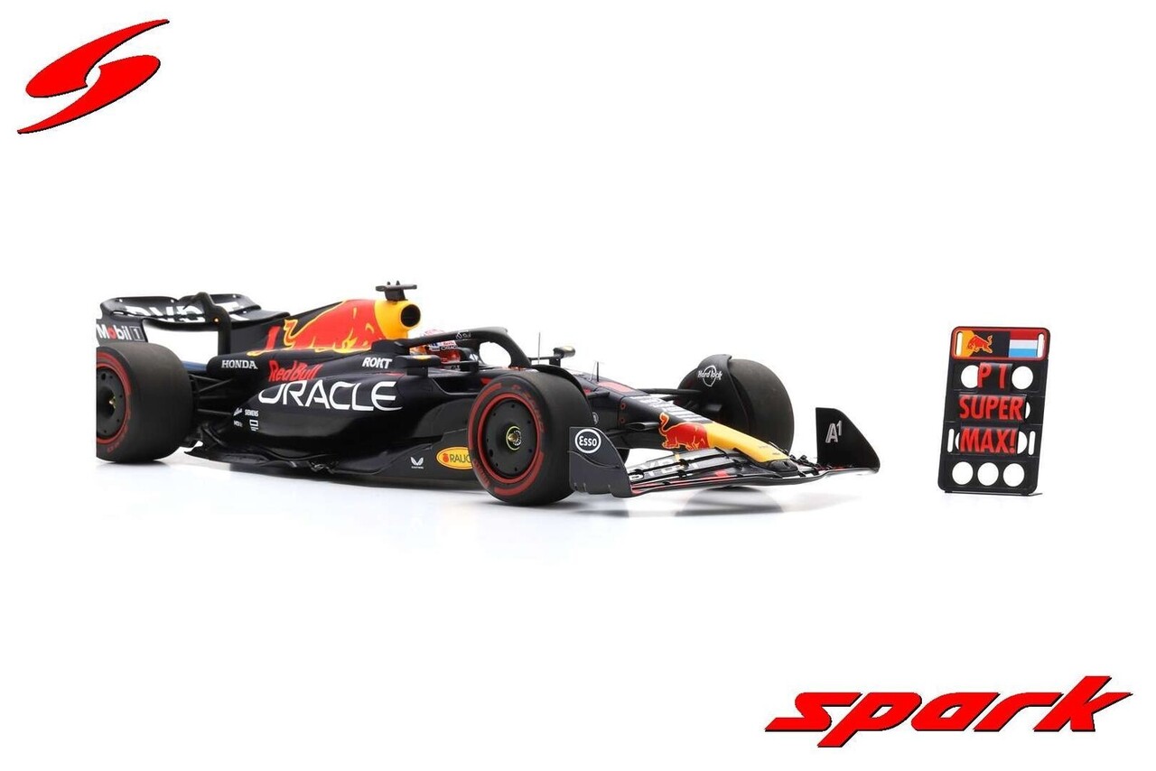 Formule 1 Red Bull Oracle RB19 #1 Winner GP UK 2023 Max Verstappen + Pit Board  - 1:18 - Spark