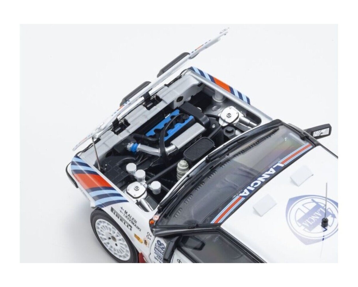 Lancia Lancia Delta HF Integrale 4WD #4 Team Lancia Winner Rally 1000 Lakes 1987 - 1:18 - Kyosho Lancia Lancia Delta HF Integrale 4WD #4 Team Lancia Winner Rally 1000 Lakes 1987 - 1:18 - Kyosho