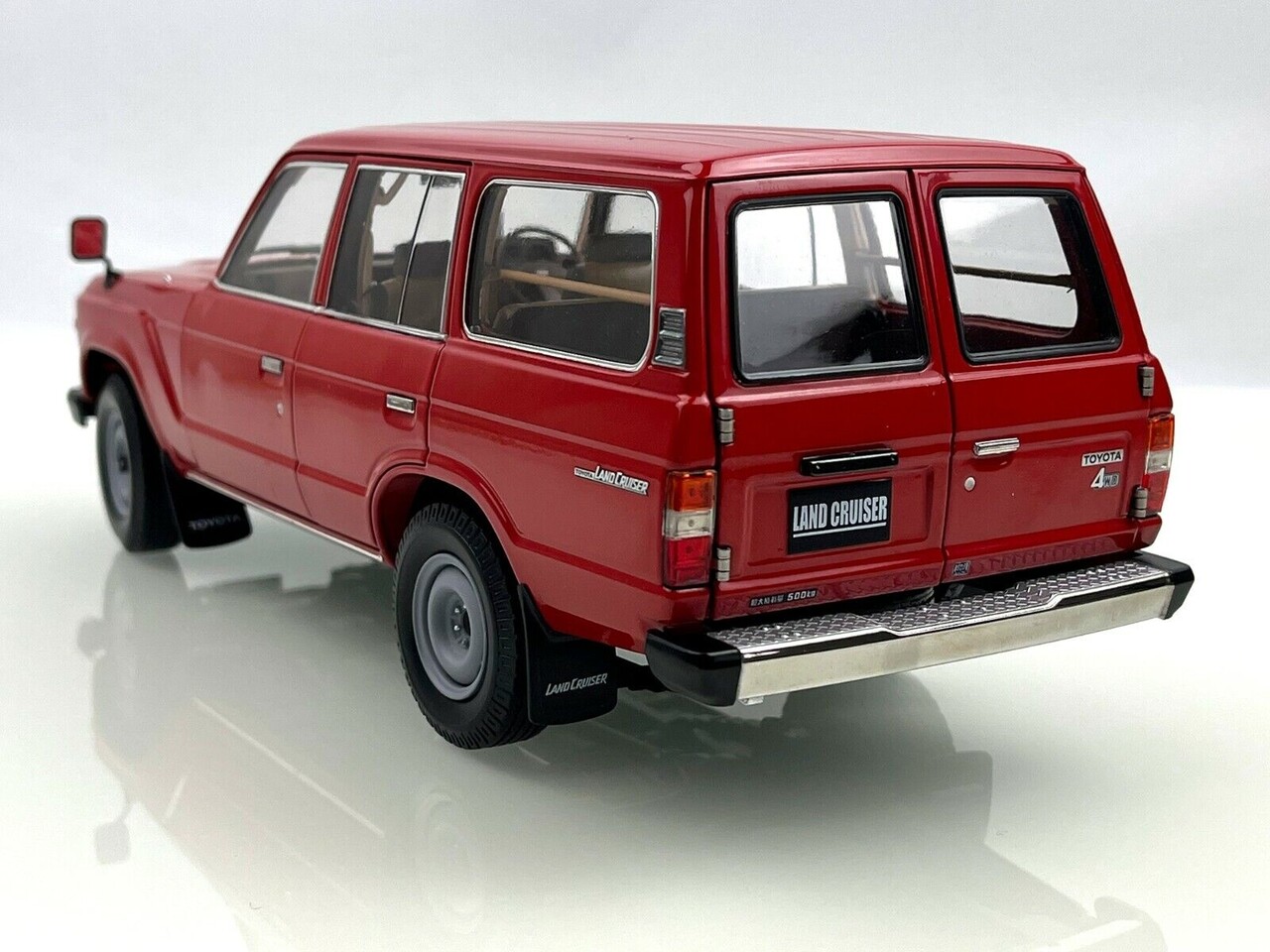 Toyota Toyota Land Cruiser 60 - 1:18 - Kyosho Toyota Toyota Land Cruiser 60 - 1:18 - Kyosho