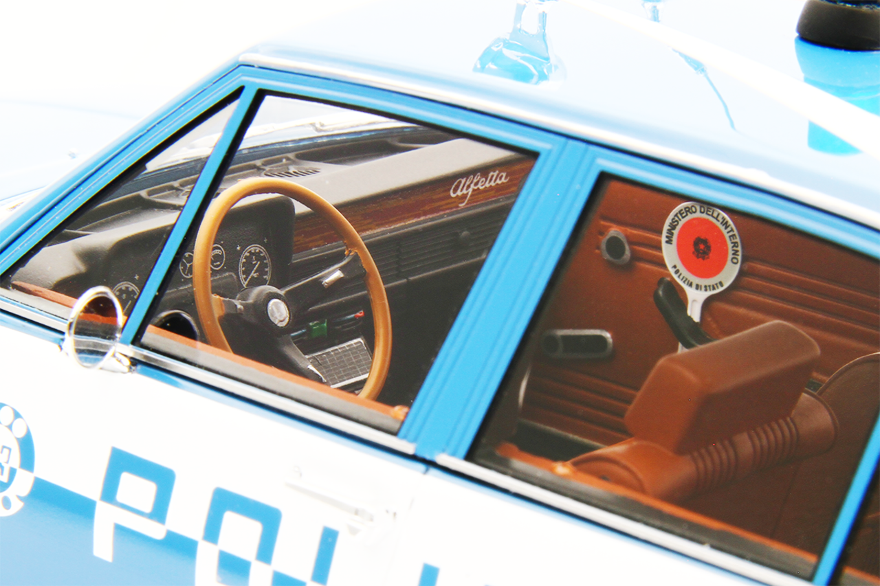 Alfa Romeo Alfa Alfetta 1.8 1972 Polizia - 1:18 - Laudoracing - Model Alfa Romeo Alfa Alfetta 1.8 1972 Polizia - 1:18 - Laudoracing - Model