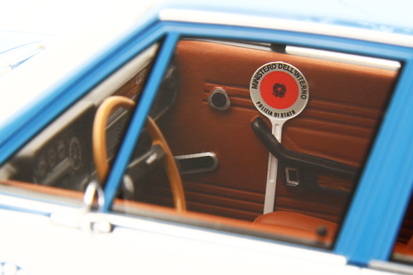 Alfa Romeo Alfa Alfetta 1.8 1972 Polizia - 1:18 - Laudoracing - Model Alfa Romeo Alfa Alfetta 1.8 1972 Polizia - 1:18 - Laudoracing - Model