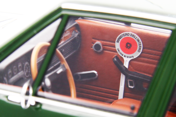 Alfa Romeo Alfa Alfetta 1.8 1972 Polizia - 1:18 - Laudoracing - Model