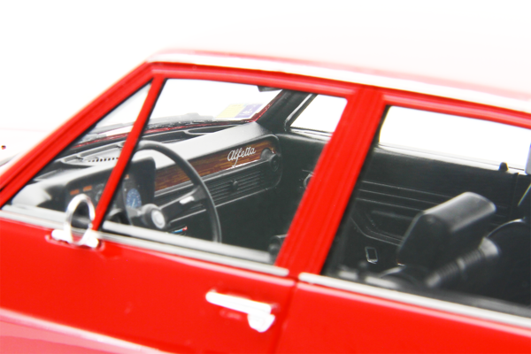 Alfa Romeo Alfa Alfetta 1.6 1975 - 1:18 - Laudoracing - Model