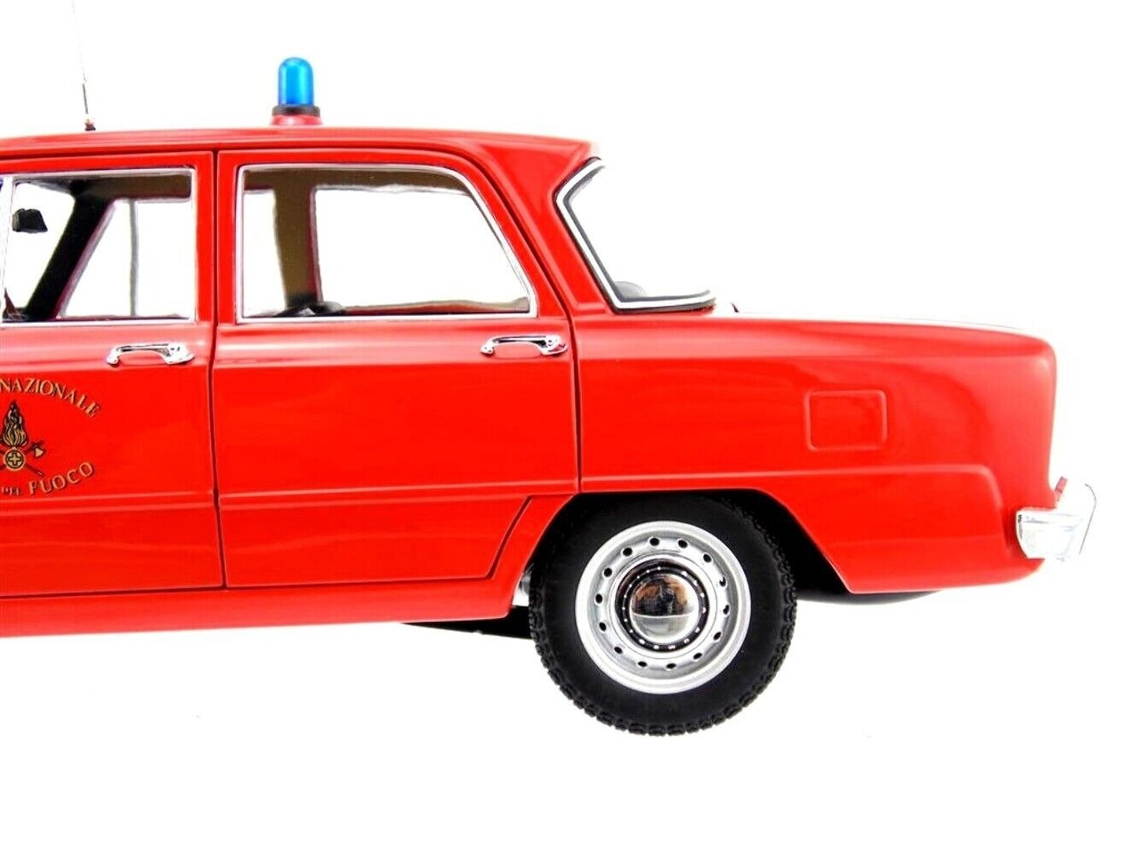 Alfa Romeo Alfa Romeo Giulia 1300 'Vigili Del Fuoco' 1966 - 1:18 - Minichamps Alfa Romeo Alfa Romeo Giulia 1300 'Vigili Del Fuoco' 1966 - 1:18 - Minichamps