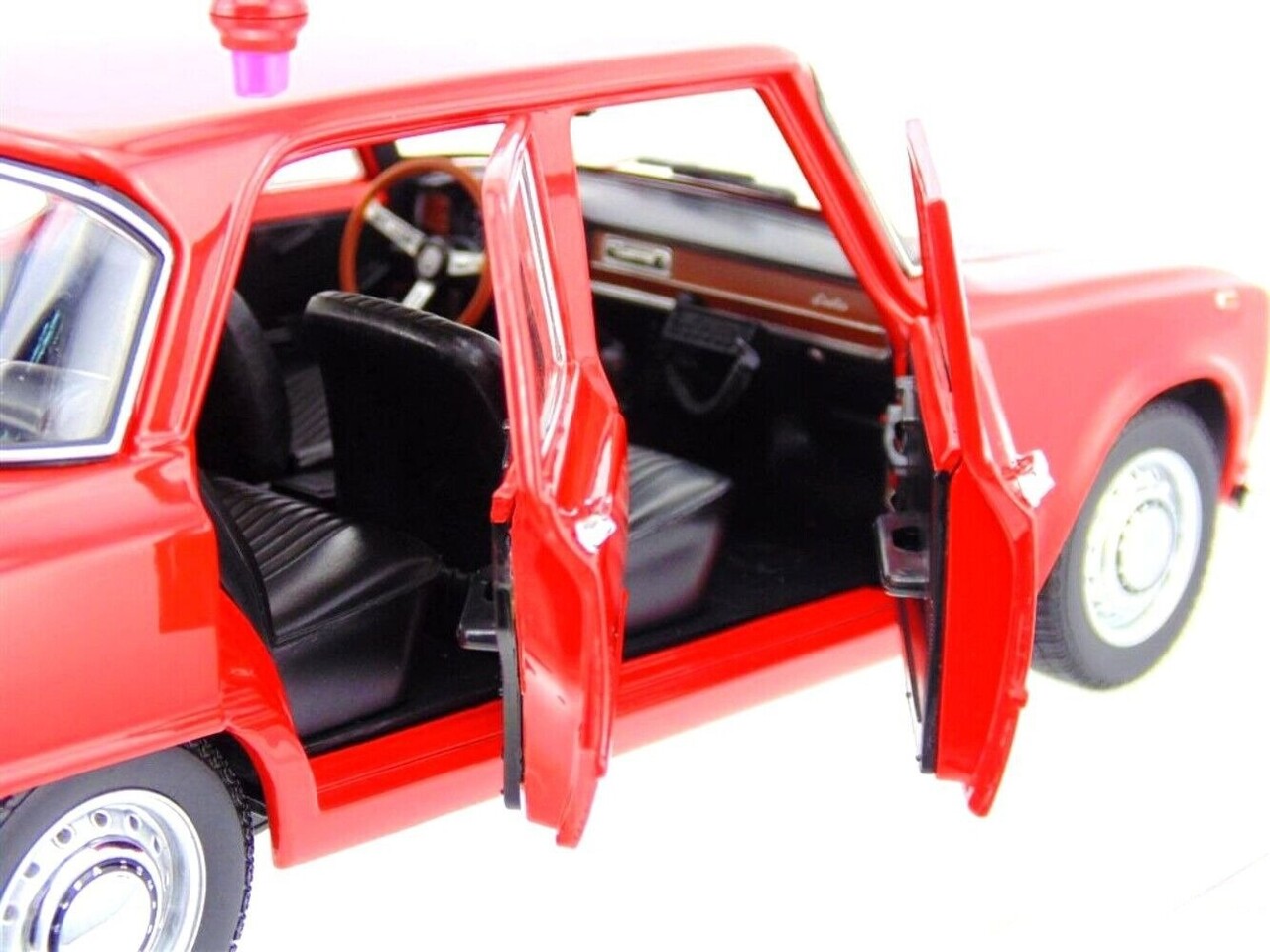 Alfa Romeo Alfa Romeo Giulia 1300 'Vigili Del Fuoco' 1966 - 1:18 - Minichamps Alfa Romeo Alfa Romeo Giulia 1300 'Vigili Del Fuoco' 1966 - 1:18 - Minichamps