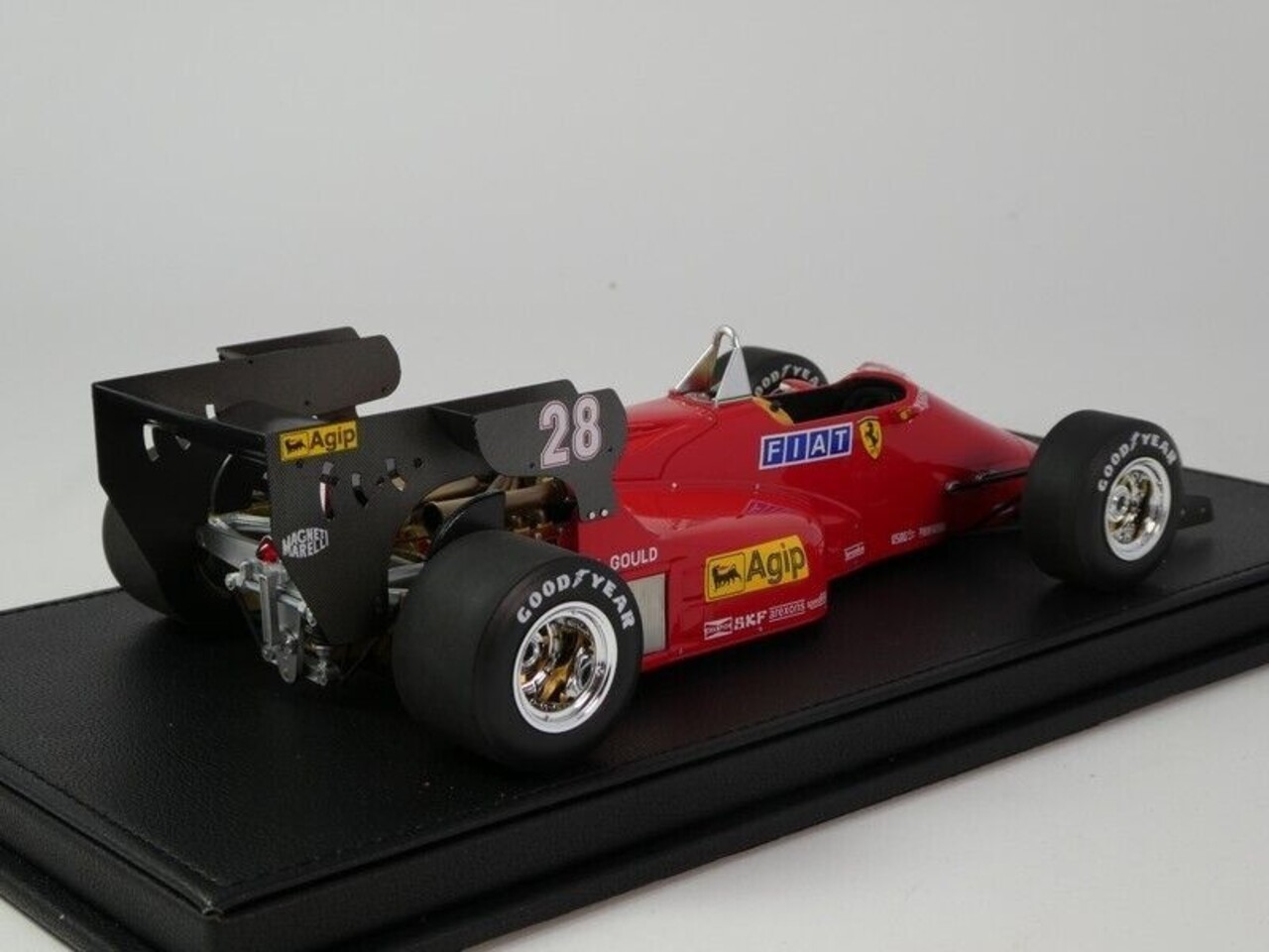 Formule 1 Ferrari 126C4 #28 Season 1984 R.Arnoux - 1:18 - GP Replicas Formule 1 Ferrari 126C4 #28 Season 1984 R.Arnoux - 1:18 - GP Replicas