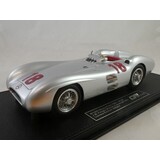 Formule 1 Mercedes-Benz W196R Streamliner #18 Winner GP France J.M.Fangio 1954 - 1:18 - GP Replicas Formule 1 Mercedes-Benz W196R Streamliner #18 Winner GP France J.M.Fangio 1954 - 1:18 - GP Replicas