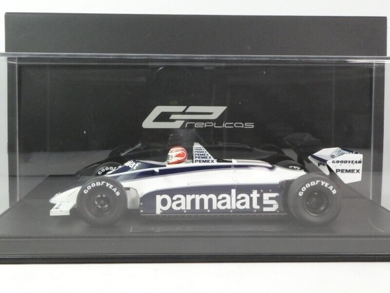 Formule 1 Brabham BT49C #5 Parmalat Racing Team Winner GP Germany 1981 + Pilot Figure N.Piquet  - 1:18 - GP Replicas Formule 1 Brabham BT49C #5 Parmalat Racing Team Winner GP Germany 1981 + Pilot Figure N.Piquet  - 1:18 - GP Replicas