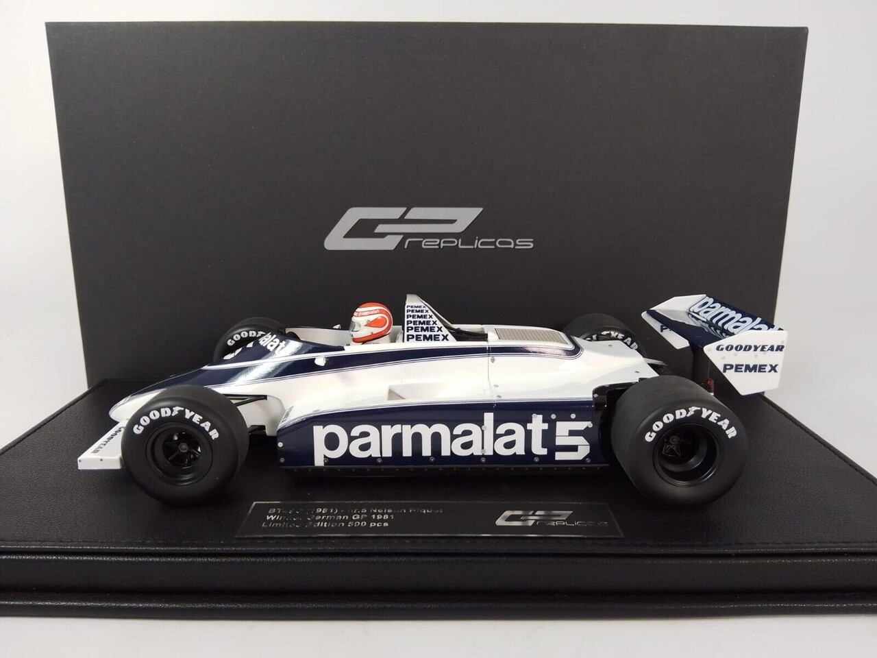Formule 1 Brabham BT49C #5 Parmalat Racing Team Winner GP Germany 1981 + Pilot Figure N.Piquet  - 1:18 - GP Replicas Formule 1 Brabham BT49C #5 Parmalat Racing Team Winner GP Germany 1981 + Pilot Figure N.Piquet  - 1:18 - GP Replicas