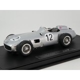 Formule 1 Mercedes-Benz W196 #12 Winner British GP 1955 S.Moss - 1:18 - GP Replicas Formule 1 Mercedes-Benz W196 #12 Winner British GP 1955 S.Moss - 1:18 - GP Replicas
