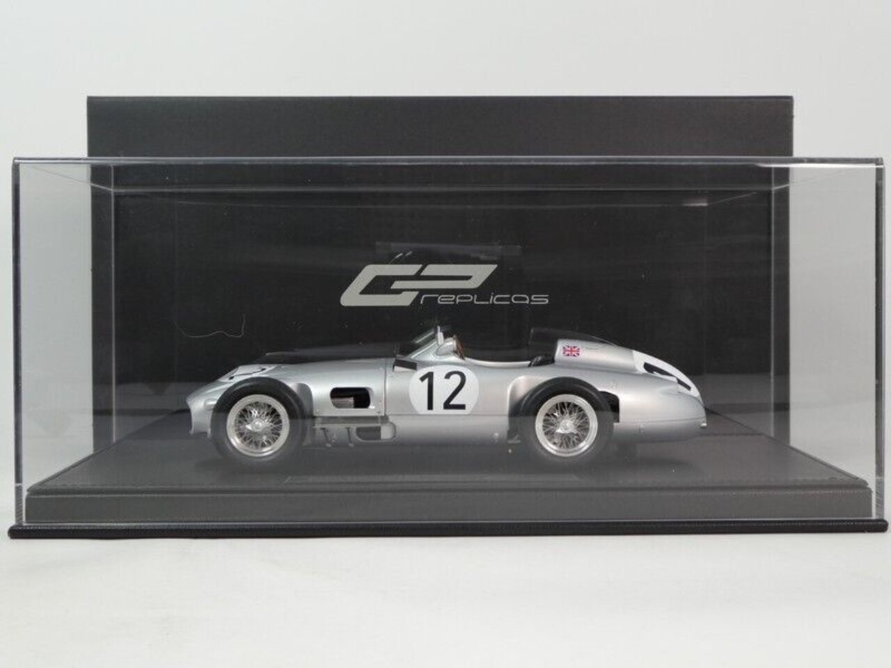 Formule 1 Mercedes-Benz W196 #12 Winner British GP 1955 S.Moss - 1:18 - GP Replicas Formule 1 Mercedes-Benz W196 #12 Winner British GP 1955 S.Moss - 1:18 - GP Replicas
