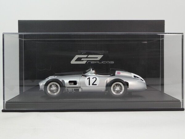 Formule 1 Mercedes-Benz W196 #12 Winner British GP 1955 S.Moss - 1:18 - GP Replicas Formule 1 Mercedes-Benz W196 #12 Winner British GP 1955 S.Moss - 1:18 - GP Replicas
