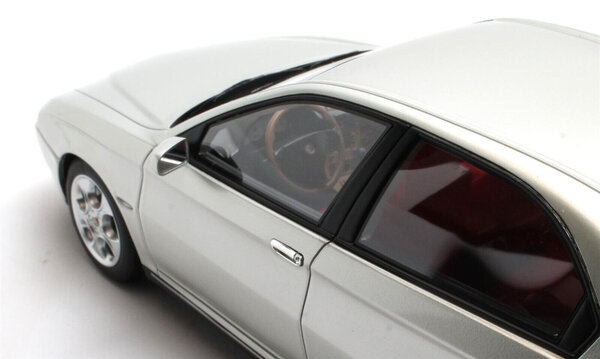 Alfa Romeo Alfa Romeo 166 3.0 V6 24v Super 1998 - 1:18 - Cult Scale Models Alfa Romeo Alfa Romeo 166 3.0 V6 24v Super 1998 - 1:18 - Cult Scale Models