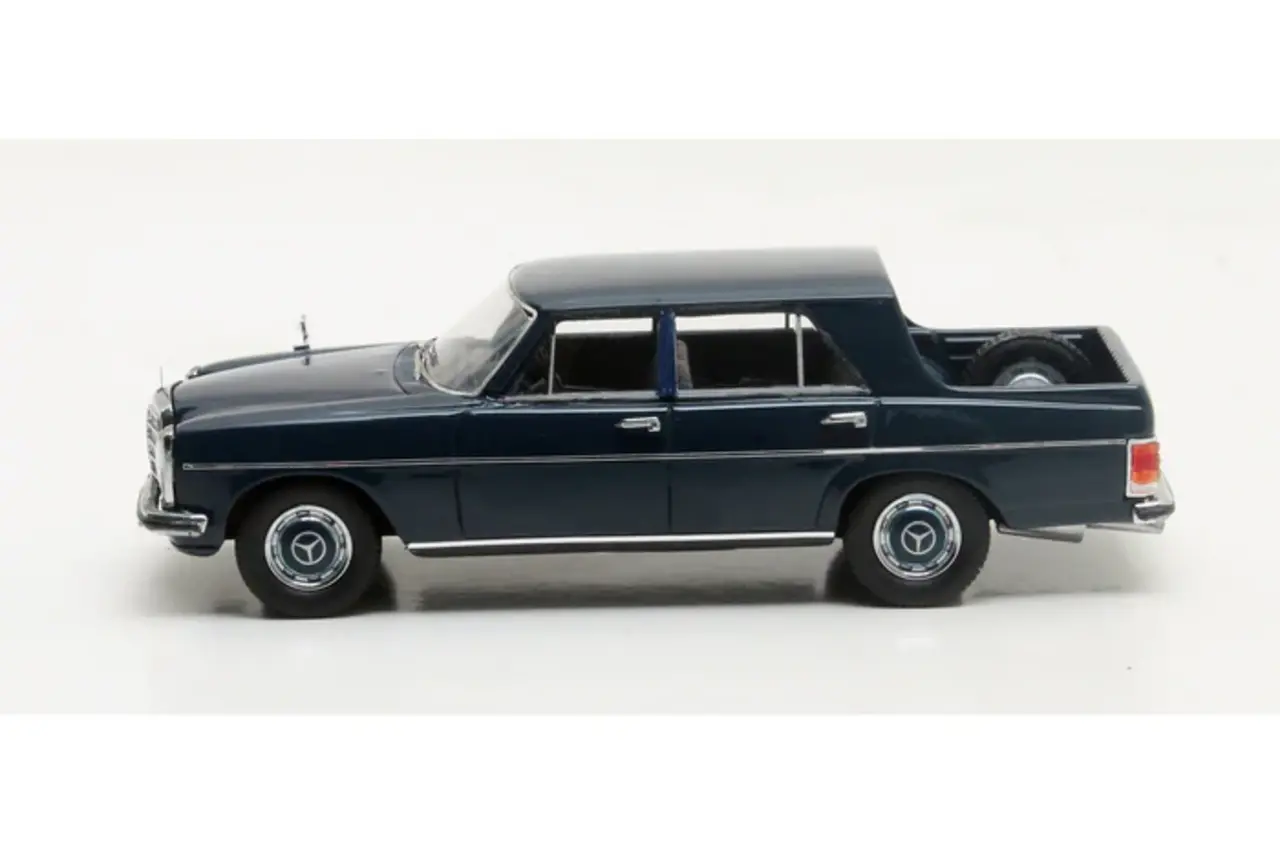Binz Binz W115 Pick-Up RA Double Cabina - 1:43 - Matrix Scale Models Binz Binz W115 Pick-Up RA Double Cabina - 1:43 - Matrix Scale Models
