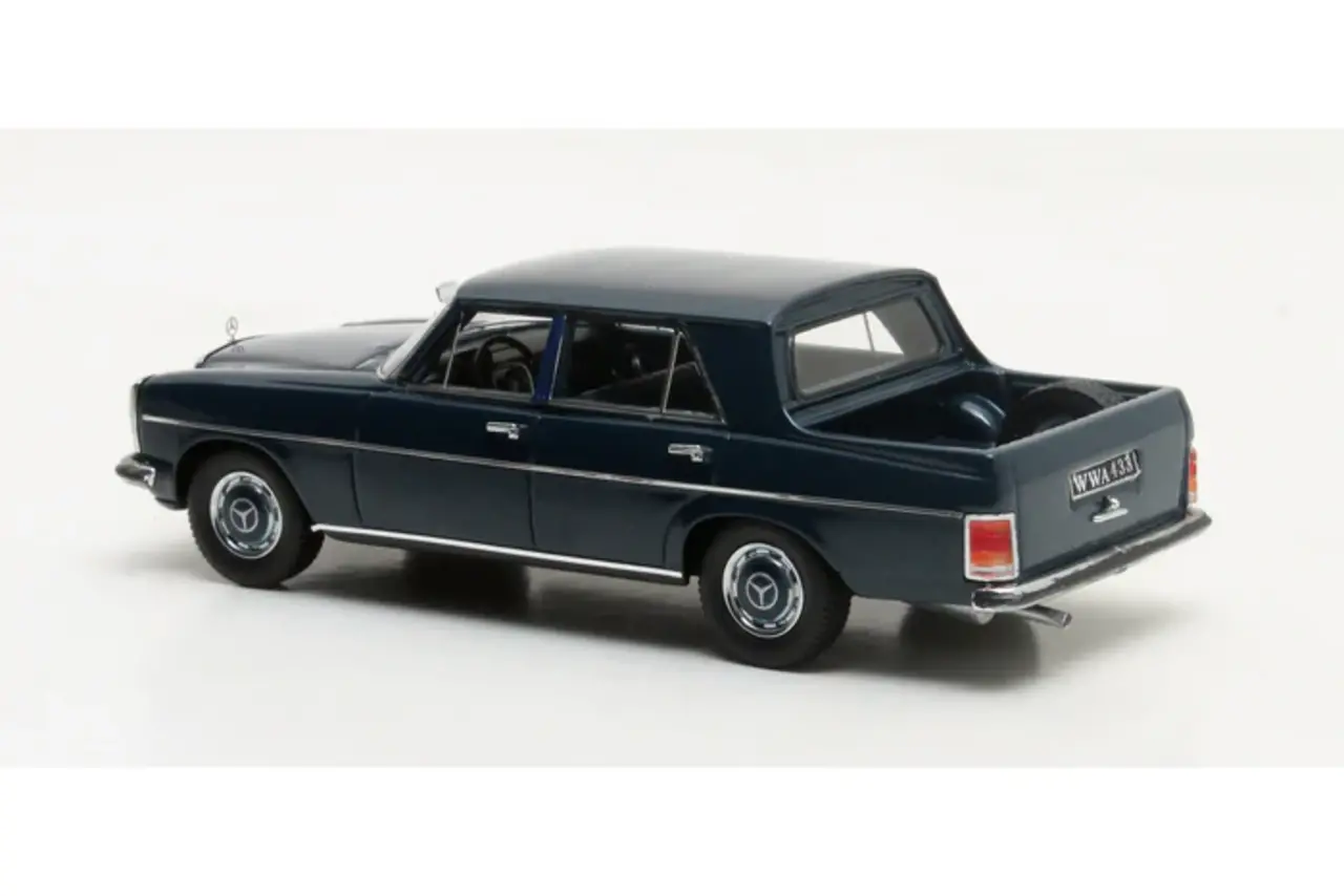 Binz Binz W115 Pick-Up RA Double Cabina - 1:43 - Matrix Scale Models Binz Binz W115 Pick-Up RA Double Cabina - 1:43 - Matrix Scale Models