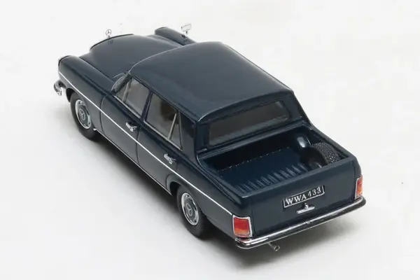 Binz Binz W115 Pick-Up RA Double Cabina - 1:43 - Matrix Scale Models Binz Binz W115 Pick-Up RA Double Cabina - 1:43 - Matrix Scale Models
